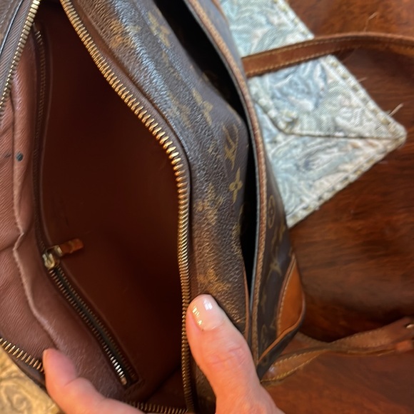 Louis Vuitton TROCADÉRO LEATHER CROSSBODY BAG - Picture 6 of 16